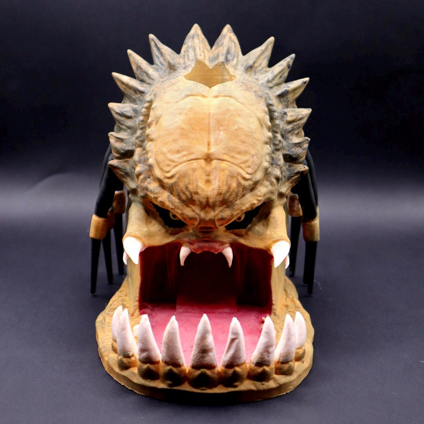 Alien Predator Dice Tower with Free Dice Set (dice colors vary) | Sci-Fi Dice Roller for TTRPG | Unique Design | D&D Gift for Gamers