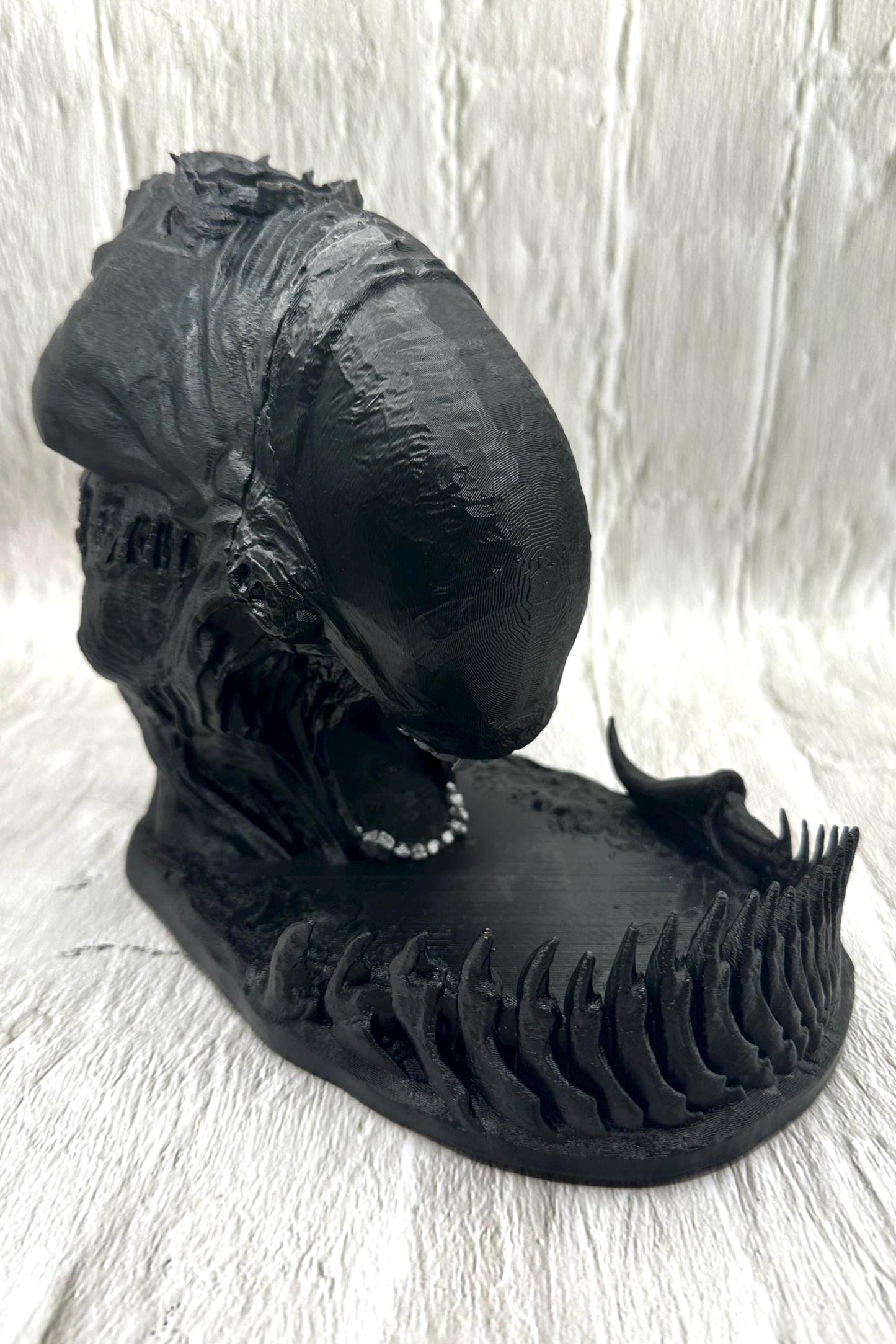 Alien Dice Tower - Free Resin Dice Set Included! (dice colors vary)