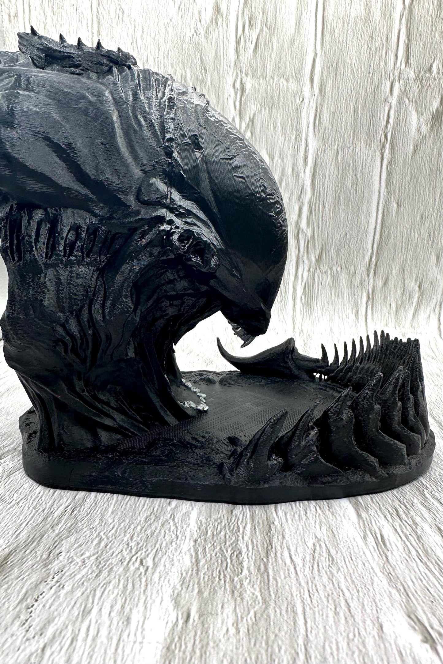 Alien Dice Tower - Free Resin Dice Set Included! (dice colors vary)