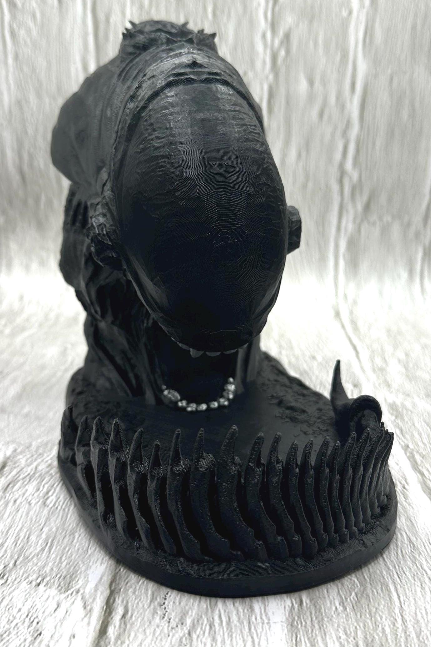 Alien Dice Tower - Free Resin Dice Set Included! (dice colors vary)