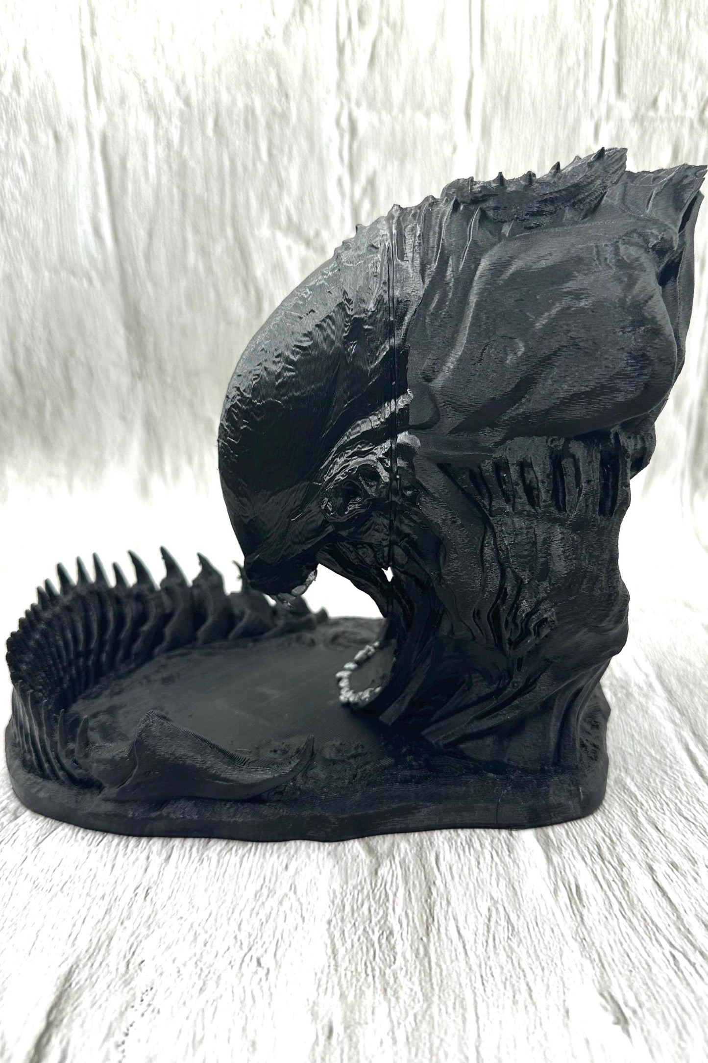 Alien Dice Tower - Free Resin Dice Set Included! (dice colors vary)