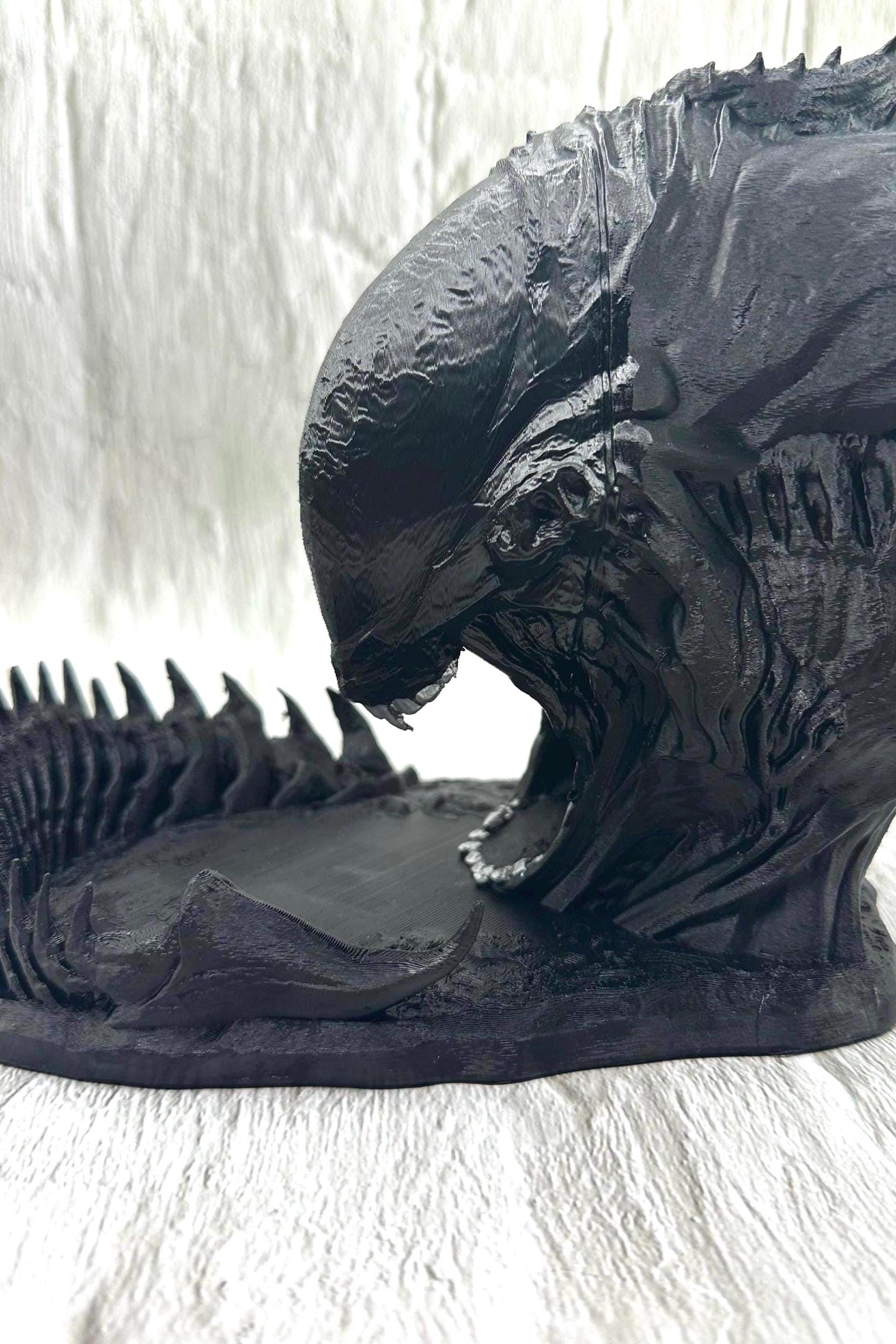 Alien Dice Tower - Free Resin Dice Set Included! (dice colors vary)